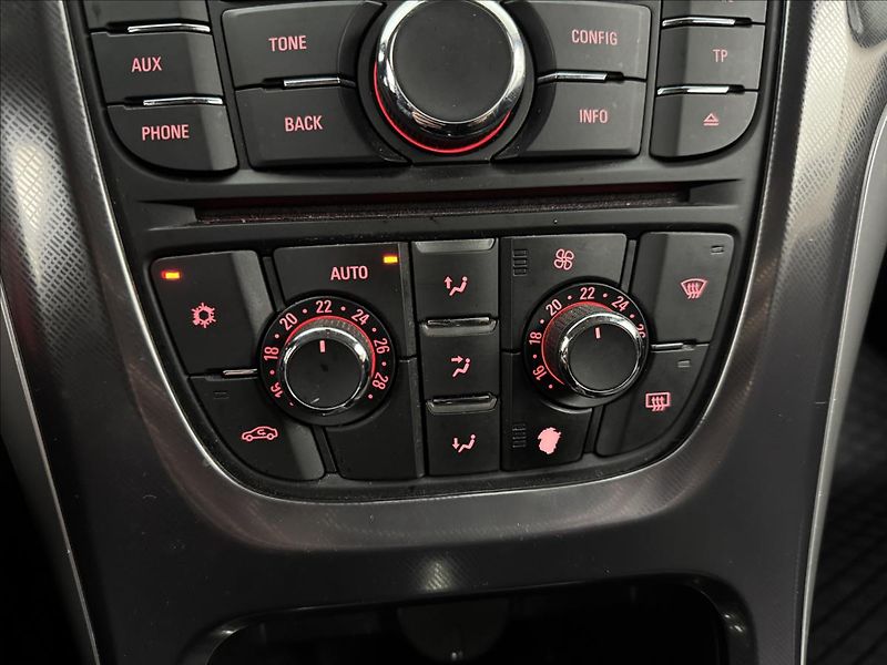 Opel Astra 1,4 103kW 2X KOLA AC 1.MAJ ČR - fotka 20 z 37