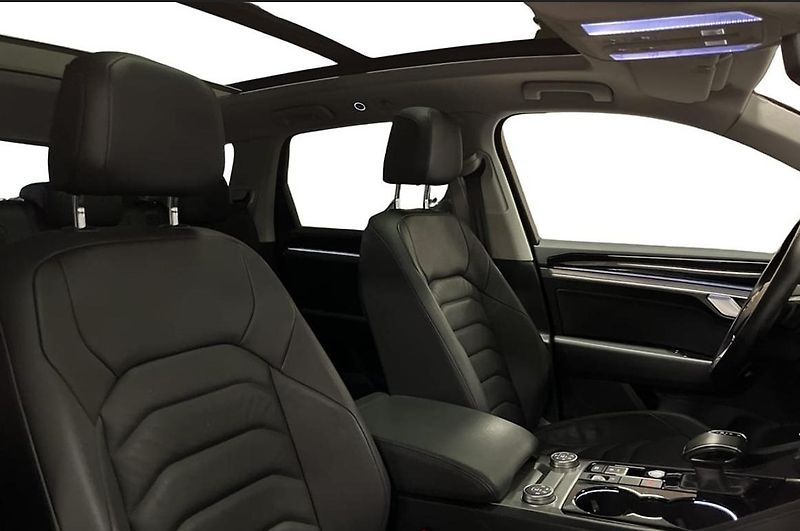 Volkswagen Touareg 3.0 V6 TSI AWD Pano  - fotka 16 z 20