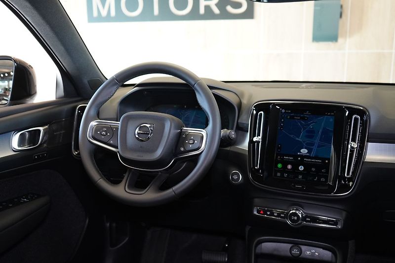 Volvo XC40 B3 Plus Dark, ACC, BLIS - fotka 42 z 43