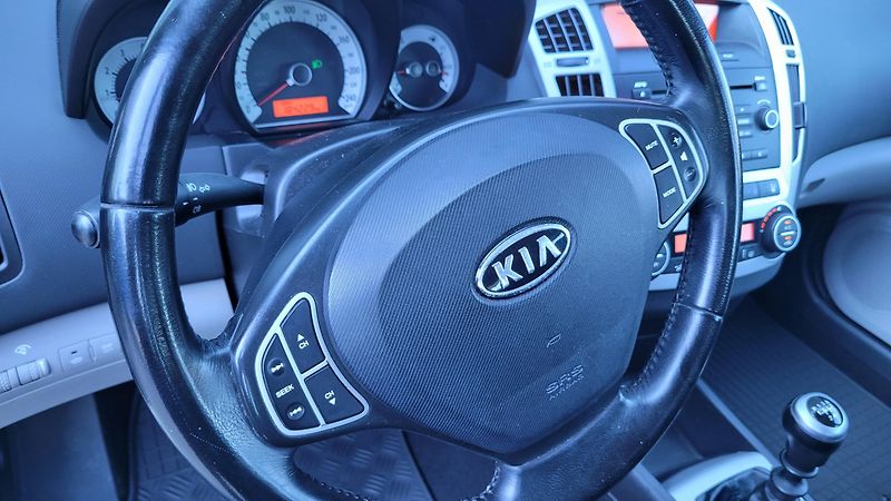 Kia Ceed 1,6i 93KW KOUPENO V ČR - fotka 17 z 21