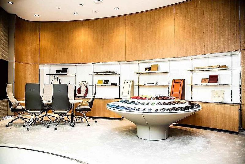 Bentley v Dubaji otevřelo svůj největší showroom.