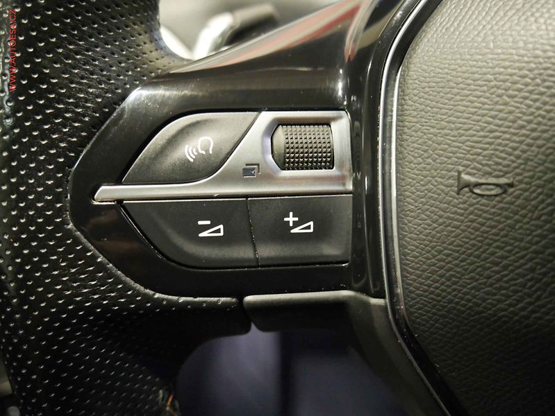 Peugeot 3008 (2020) 2.0 HDi, ČR, AT, navi, LED - fotka 13 z 23