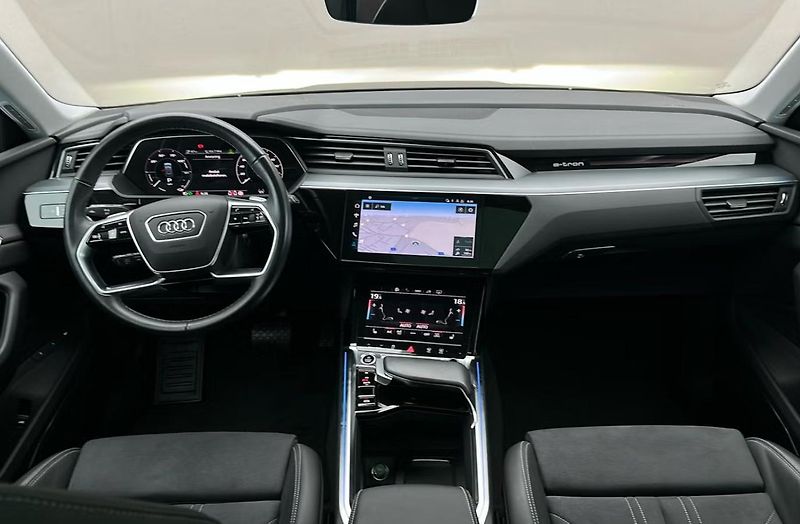 Audi Q8 e-tron 50 Q 360kam Pano Matrix BLIS - fotka 6 z 23