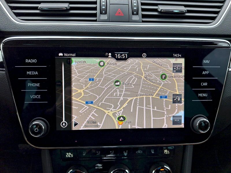 Škoda Superb (2023) Combi L&K DSG 2,0TDi 147kW - fotka 25 z 35