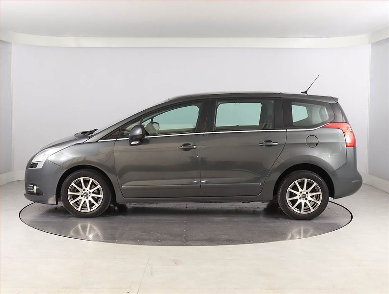 Peugeot 5008 (2012) Allure 1.6 HDi, Navi, Tempomat - fotka 3 z 22