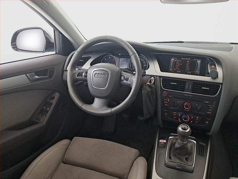 Audi A4 (2008) 2.0 TDI, Xenony, Tempomat - fotka 7 z 17