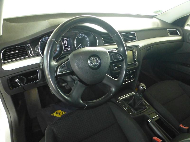 Škoda Superb (2014) 2,0TDI*NAV*PARK S*VYHŘ.S*XENON - fotka 12 z 29