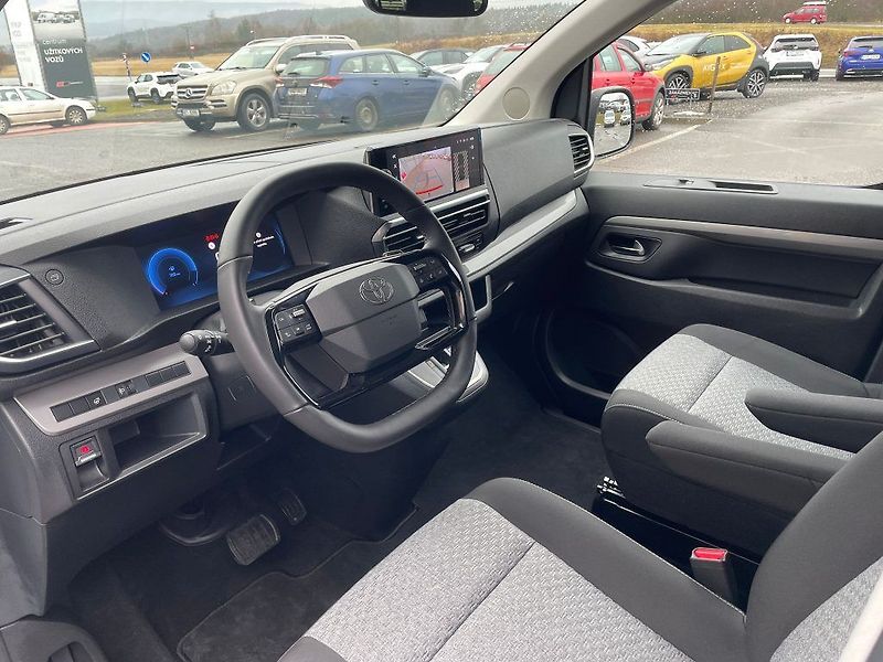 Toyota ProAce Verso 2.0L  177 - 8 AT AE Family 8S - fotka 17 z 29