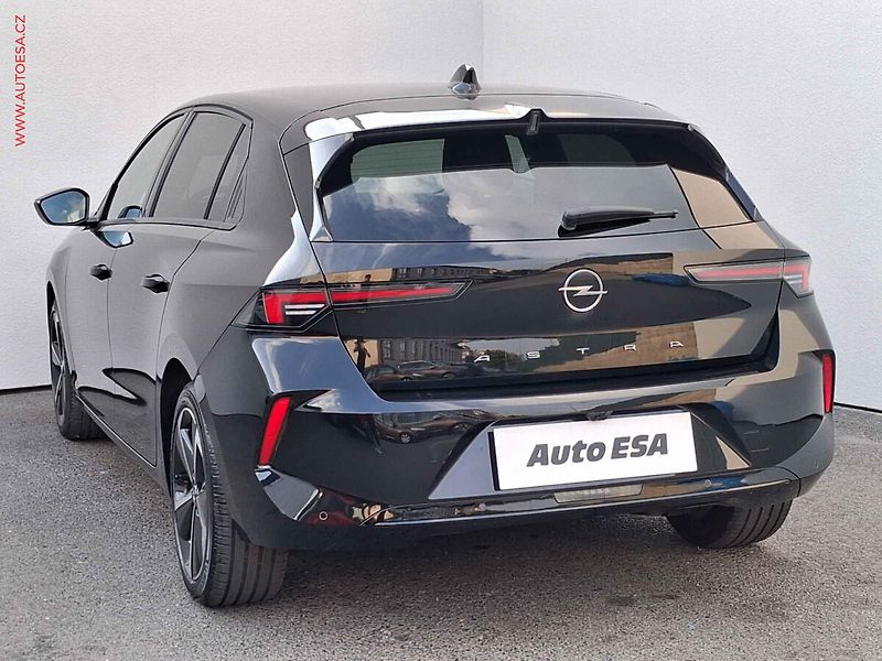 Opel Astra (2023) 1.2T, Elegance, AT, LED, - fotka 6 z 20