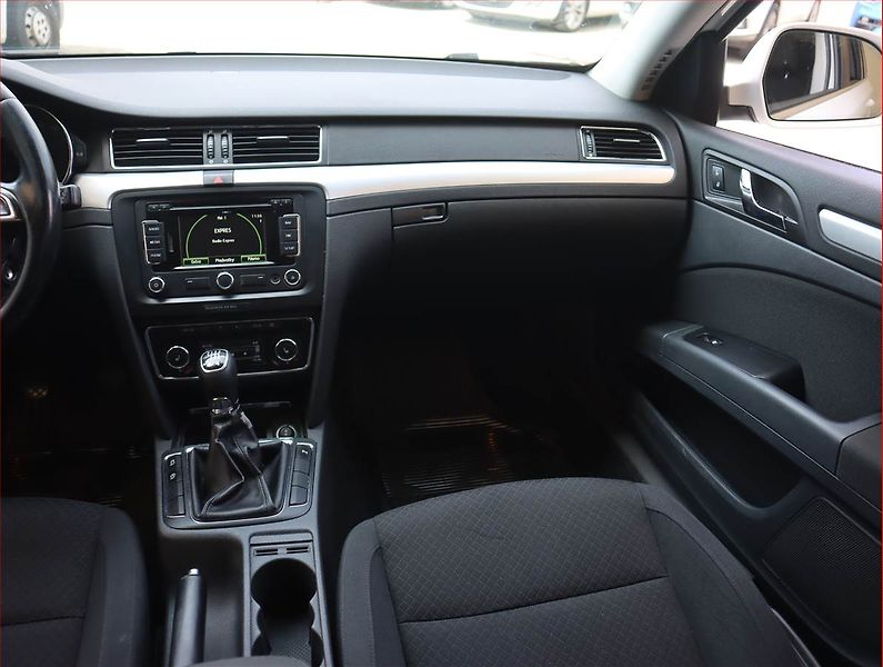 Škoda Superb (2014) 2.0 TDI, 4X4, Navi, Xenony - fotka 8 z 17