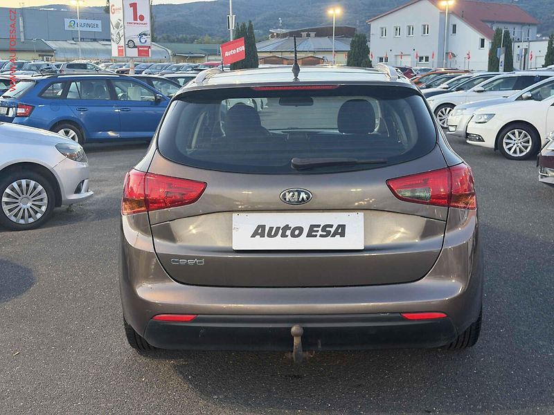 Kia Ceed (2014) 1.6 CRDi, ČR - fotka 5 z 14