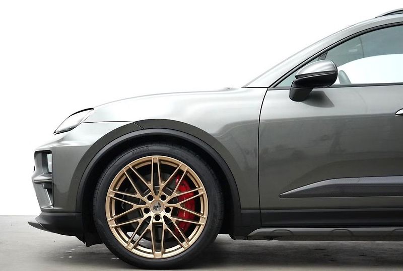 Porsche Macan Turbo GTS Matrix Kamera HuD - fotka 4 z 22