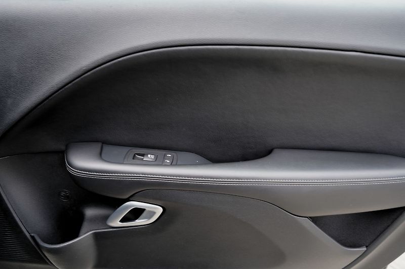 Dodge Challenger 3.6 V6 SXT Plus/kůže/automat - fotka 19 z 35