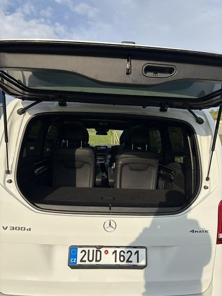Mercedes-Benz Třídy V (2021) V 300 d 4MATIC AMG Line long - fotka 24 z 27