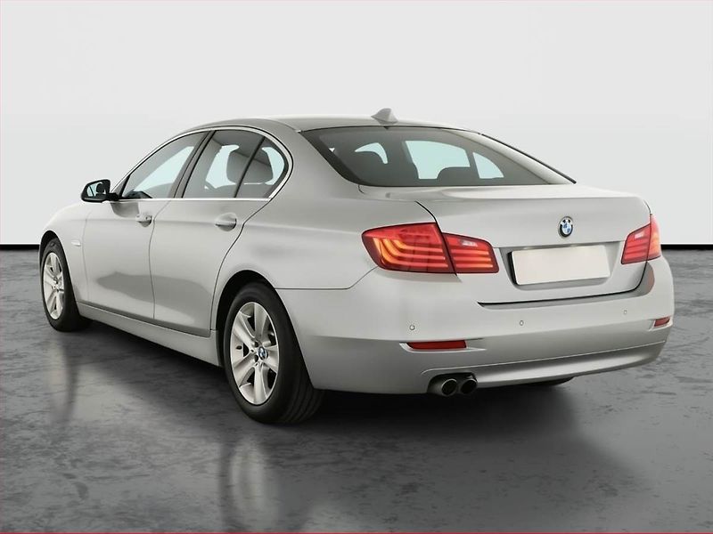 BMW Řada 5 (2014) 520d, Automat, Kůže, Tempomat - fotka 4 z 20