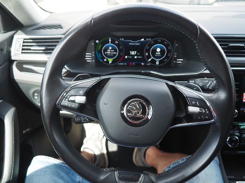Škoda Superb (2021) 1.4 iV Hybrid L&K DSG Webasto - fotka 30 z 48