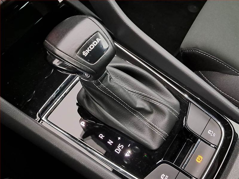 Škoda Karoq (2023) Sportline 1.5 TSI - fotka 13 z 21
