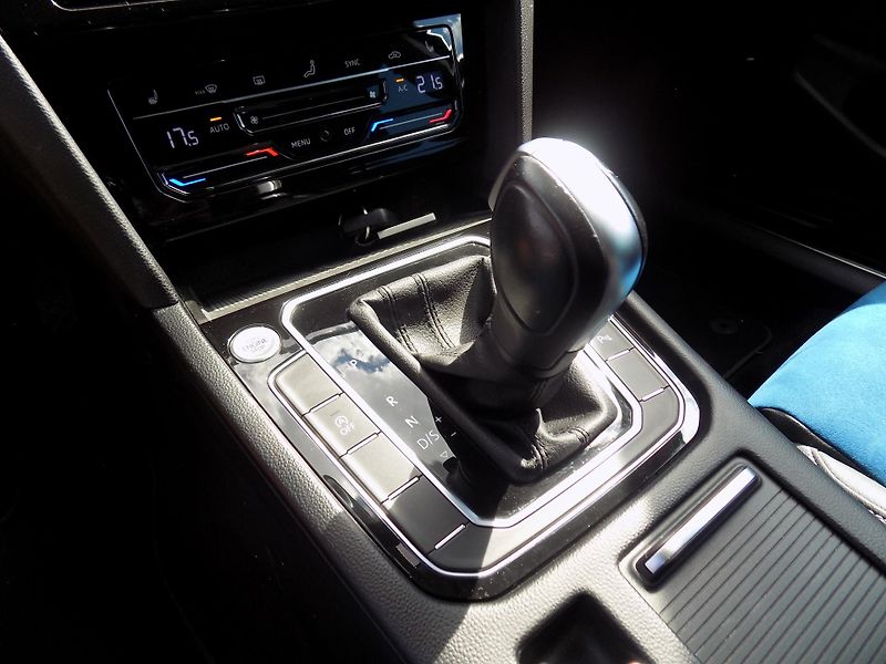Volkswagen Passat 2,0 TDI R-LINE, MATRIX, ALCAN. - fotka 32 z 42