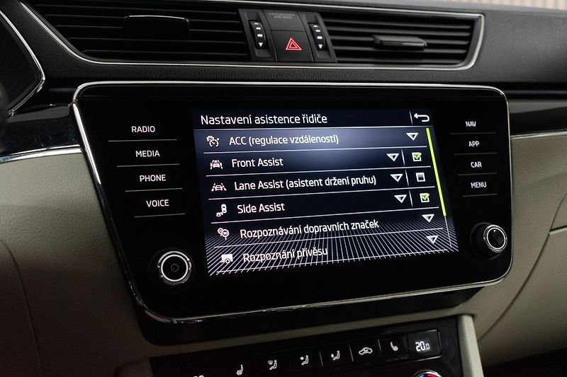 Škoda Superb TDI 147kW 4x4*L&K*TAŽNÉ*ČR 1.M - fotka 35 z 49