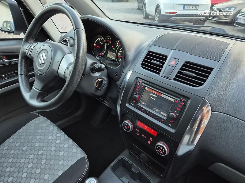 Suzuki SX4 (2013) 1.6VVT 88KW CITY + - fotka 35 z 53