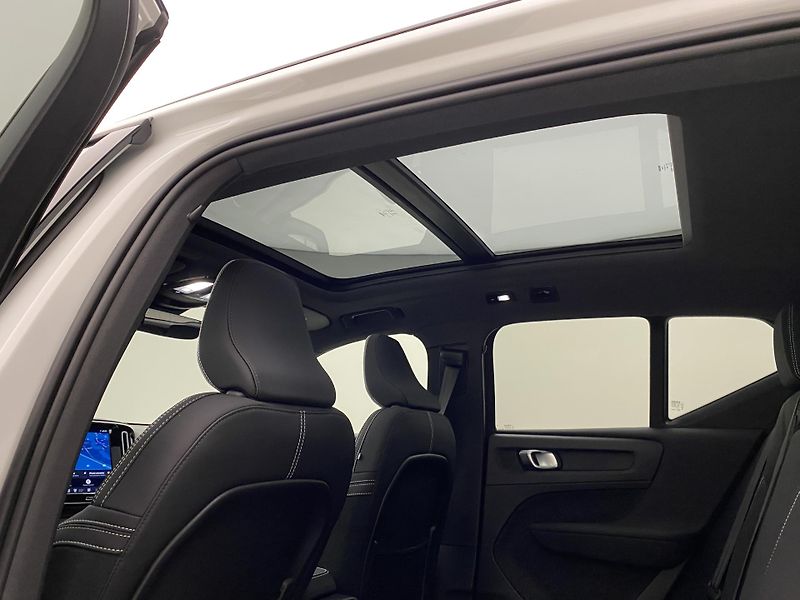 Volvo XC40 (2026) B3 AUT DARK ULTRA  - fotka 20 z 60