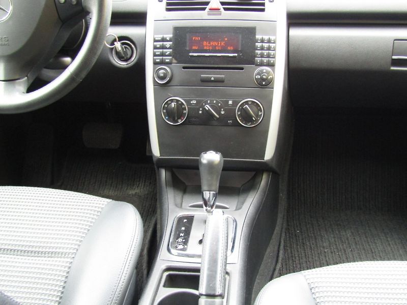Mercedes-Benz Třídy A (2007) CDI 80kW AUTOMAT - fotka 17 z 48