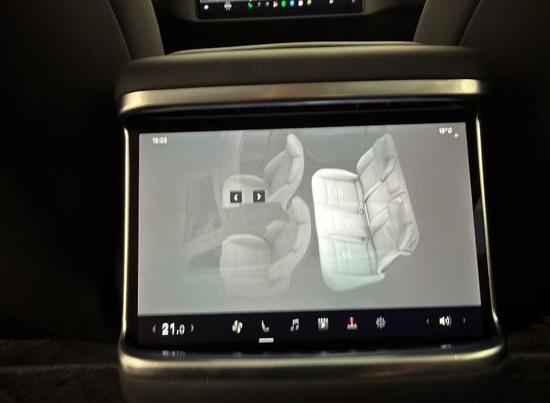 Tesla Model S LR AWD Vzduch Pano. Kam Yoke - fotka 21 z 35