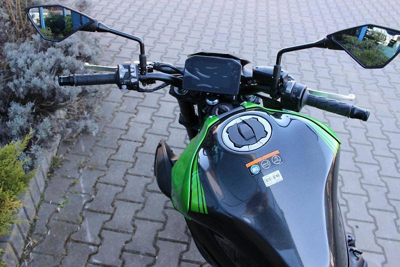 Kawasaki Z 900 (2026) 2026 skladem zelená - fotka 5 z 8