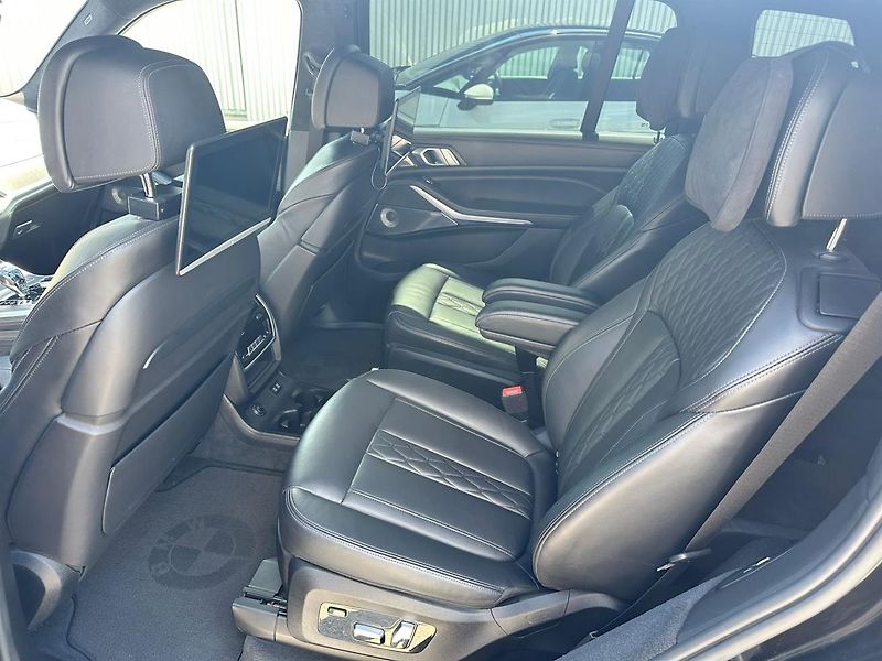 BMW X7 M50i - fotka 12 z 23
