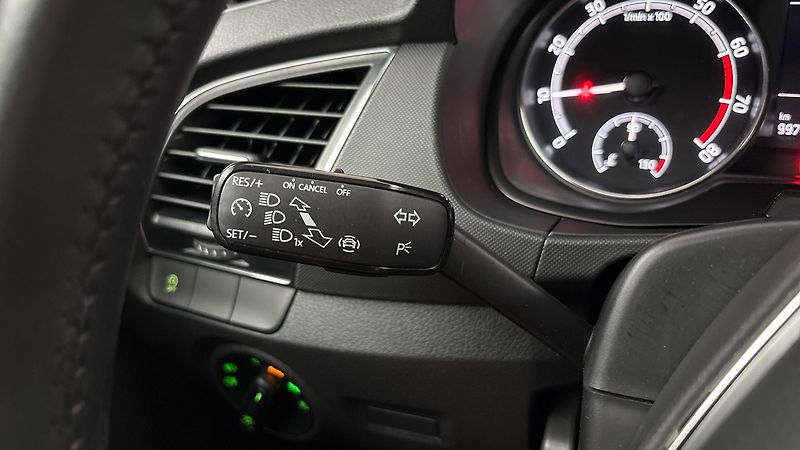 Škoda Fabia 1.0 TSI Black Combi - fotka 14 z 23