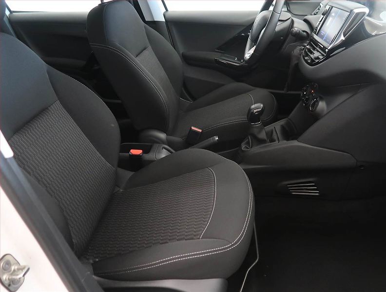 Peugeot 208 (2019) Active 1.2 PureTech - fotka 9 z 13