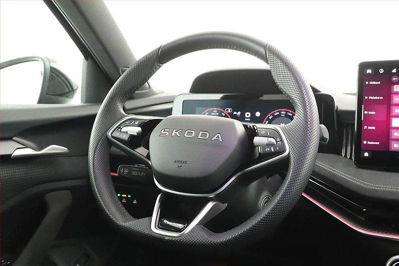 Škoda Superb (2025) 2.0 TDI, SPORTLINE, 4X4 - fotka 18 z 21