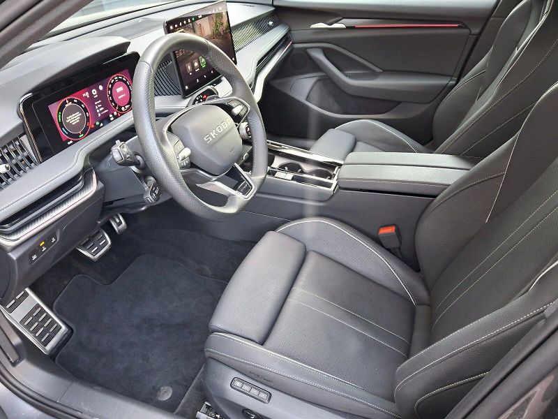 Škoda Superb (2025) Combi iV SportLine DSG 1,5TSi - fotka 6 z 35