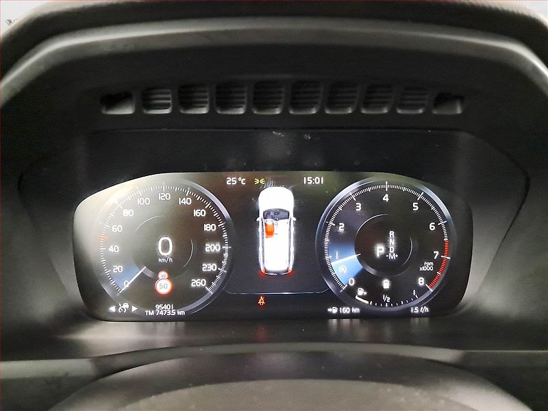 Volvo XC90 (2020) B5 AWD - fotka 11 z 24