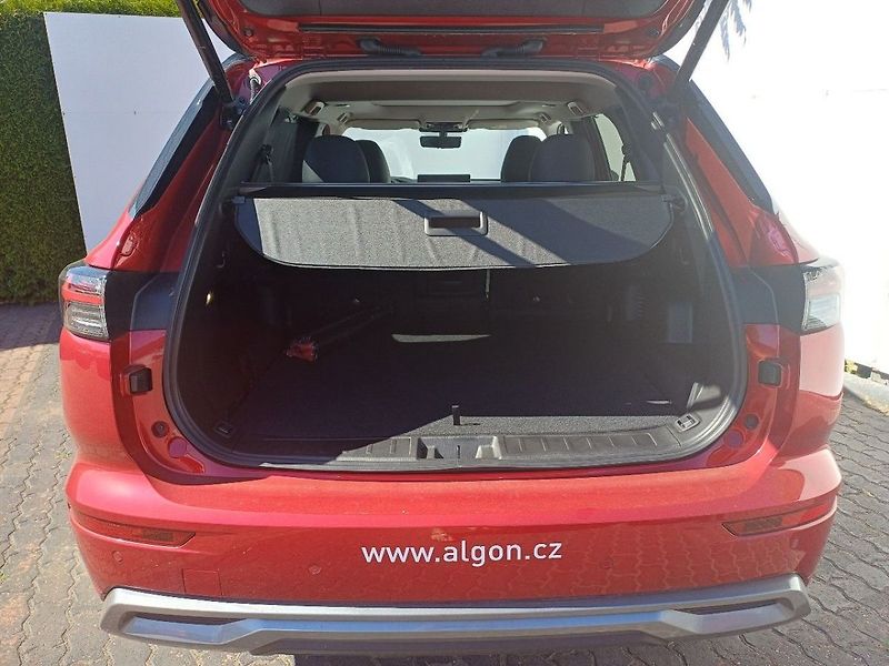 Mitsubishi Outlander Instyle 2,4 MIVEC 2xelektromot - fotka 24 z 25