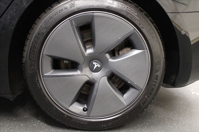 Tesla Model 3 0,0 Standard plus zánovní - fotka 26 z 26