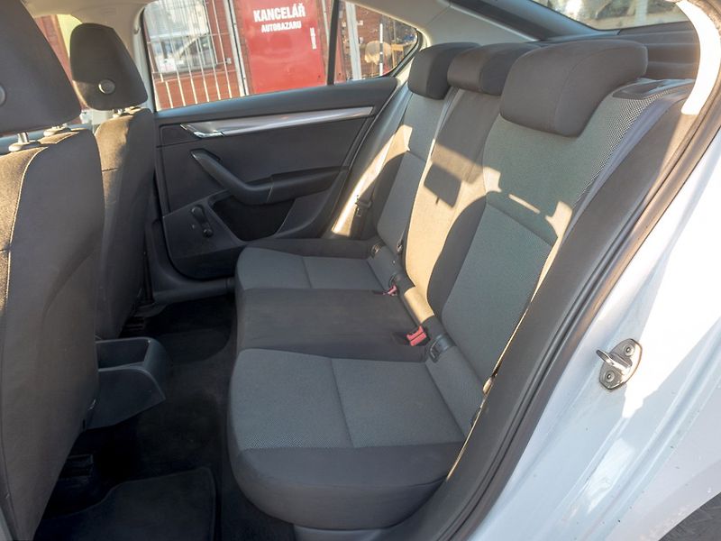 Škoda Octavia (2014) ČR 1.2TSI – 2x PNEU - fotka 28 z 38