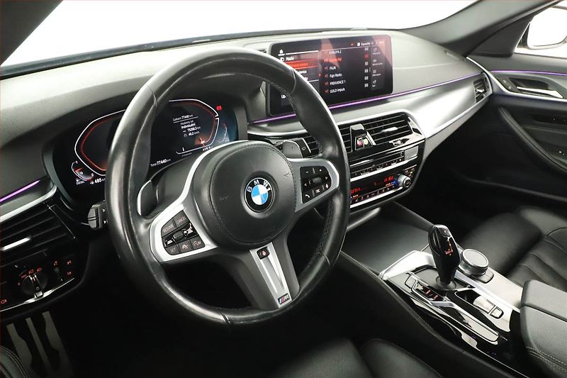 BMW Řada 5 (2023) 530d xDrive - fotka 16 z 21