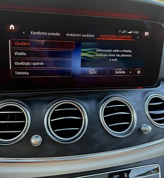 Mercedes-Benz Třídy E (2020) 4MATIC, AMG Line, původ ČR - fotka 16 z 24