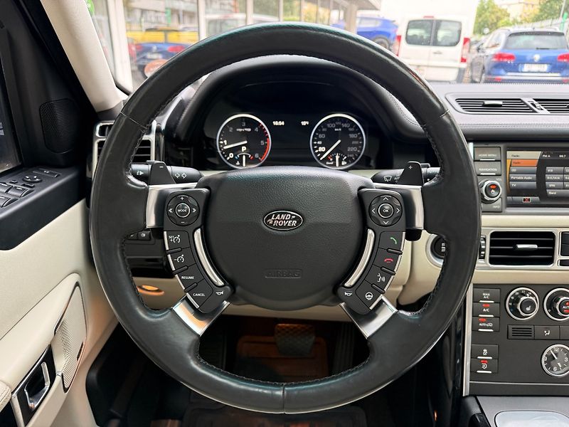 Land Rover Range Rover (2012) 4.4 TDV8 Vogue - fotka 15 z 27