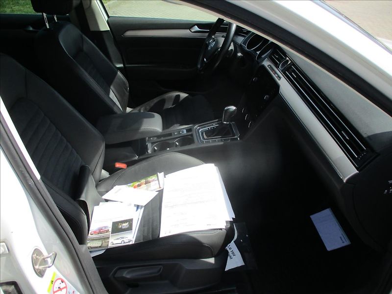 Volkswagen Passat 2,0 TDI 140kW BMT 4MOT DSG Hig - fotka 33 z 42