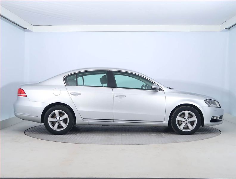 Volkswagen Passat (2011) 2.0 TDI, 4X4, Xenony - fotka 6 z 18
