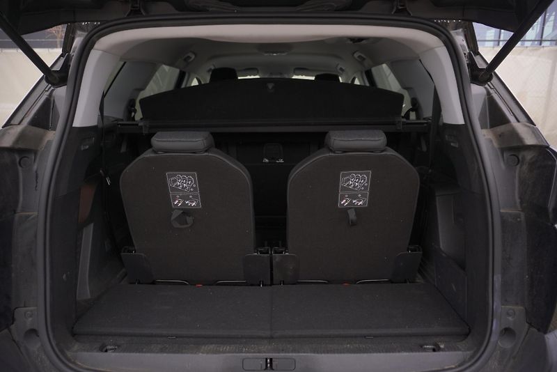 Peugeot 5008 (2020) 5008  1,2I 96 kW ALLURE 7 MÍST - fotka 28 z 32
