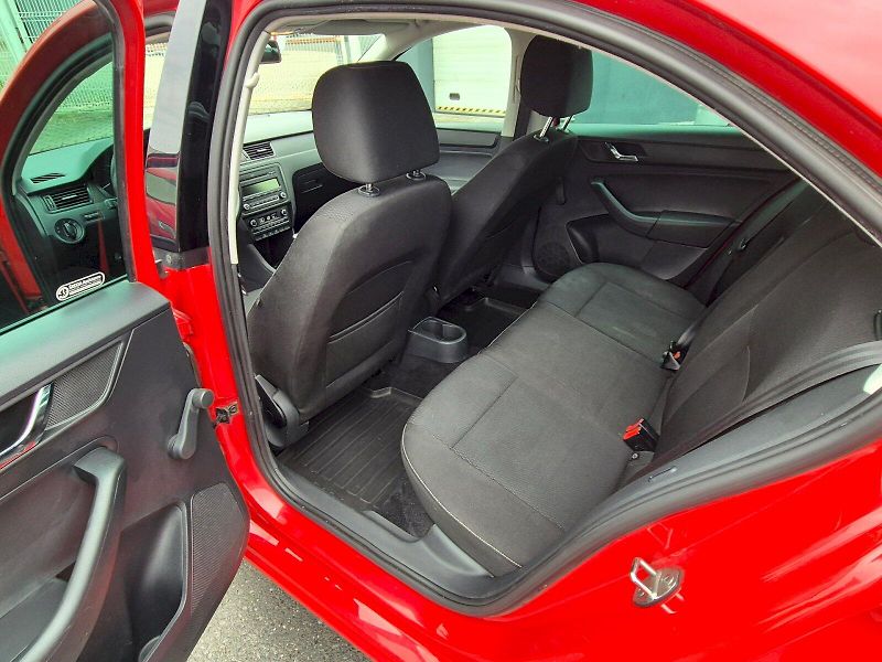 Škoda Rapid (2013) Ambition 1.2 TSI 63 kW 5°manuá - fotka 14 z 27