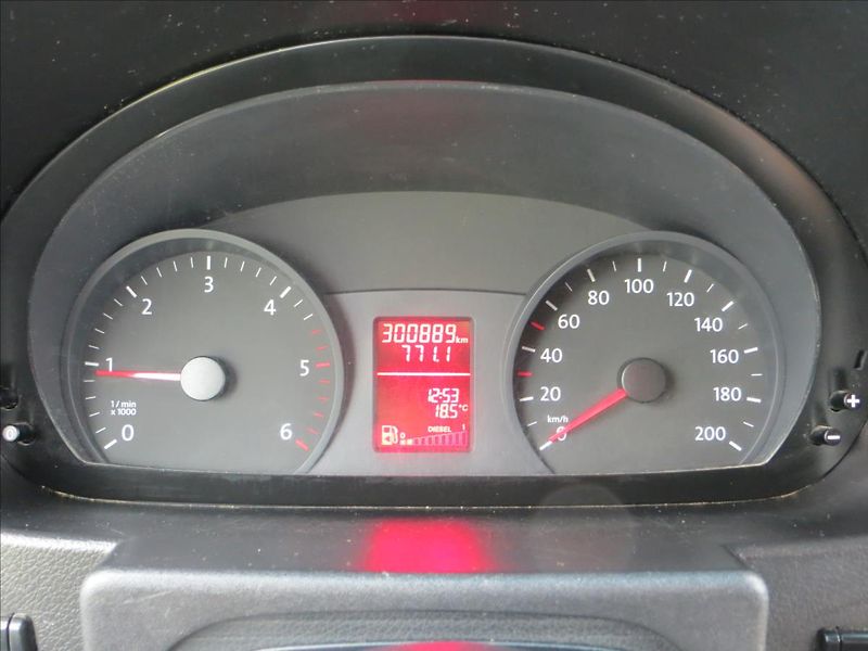 Volkswagen Crafter 2,0 TDI L3H3 5míst TZ Nez.top - fotka 20 z 23