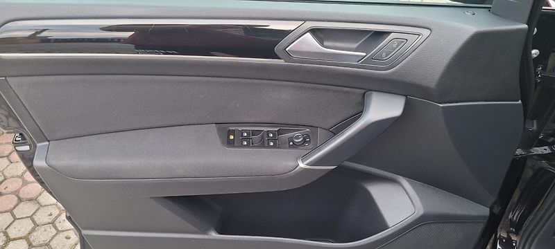 Volkswagen Touran (2016) 1,4TSi 110kW benzín DSG FuLLeD - fotka 43 z 44