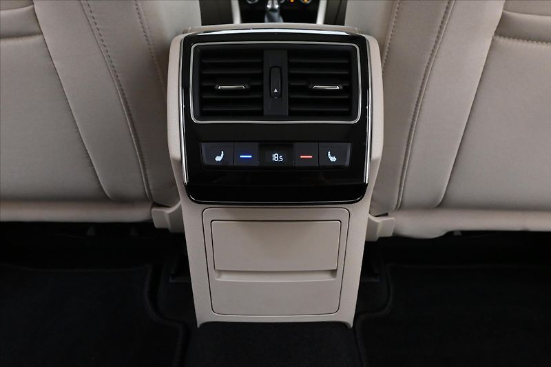 Škoda Superb 2,0 TDI 110kW Style DSG Záruka - fotka 22 z 33