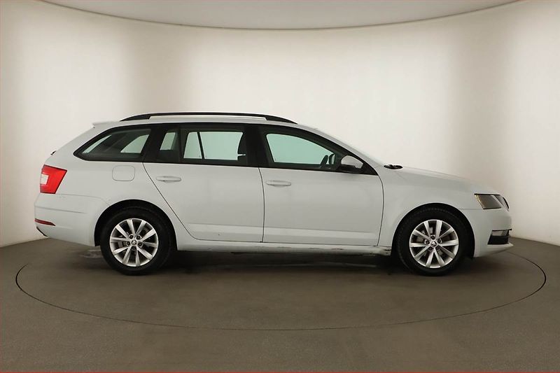 Škoda Octavia (2017) 2.0 TDI, Tempomat - fotka 6 z 16