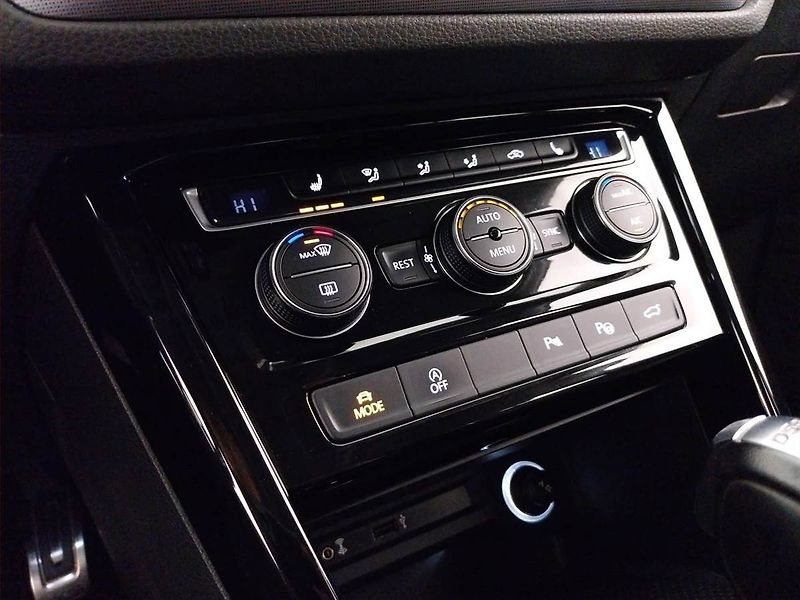 Volkswagen Touran (2017) R-Line 2.0 TDI, Automat - fotka 18 z 24
