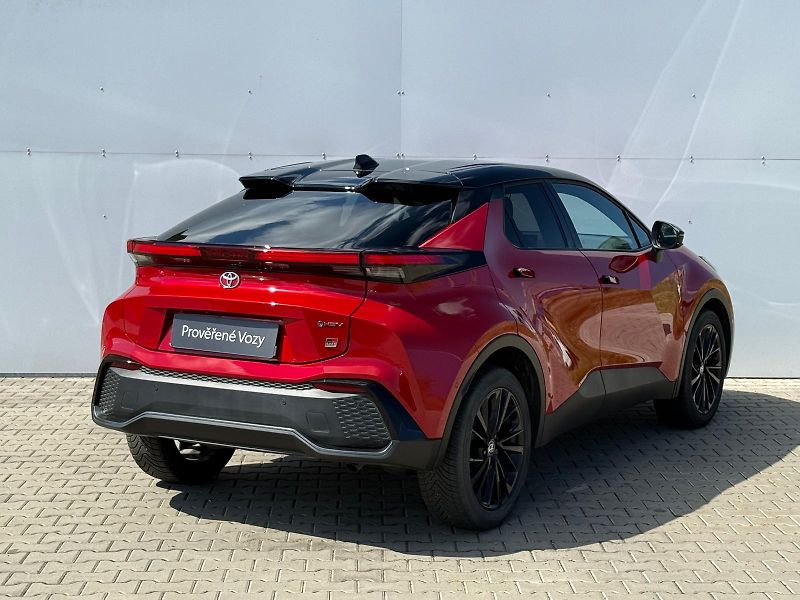 Toyota C-HR 2,0 HEV e-CVT GR Sport - fotka 2 z 30